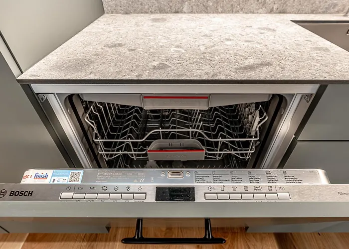 Brand New White Lotus 3 By Reside Baltic Daire *