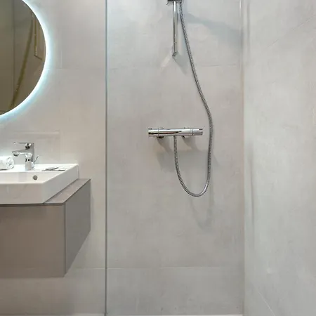 Brand New White Lotus 3 By Reside Baltic Lägenhet Vilnius